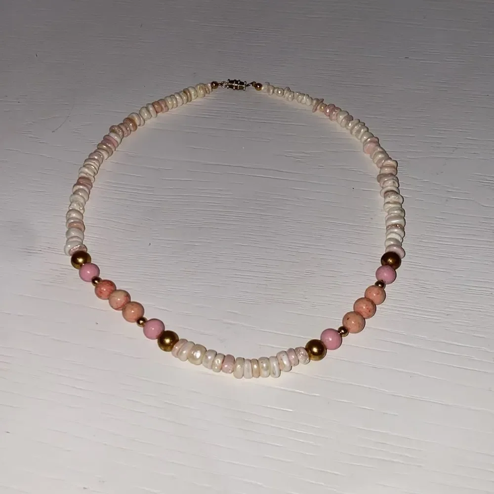 Vintage Conch Shell Round Bead Pink and White Beaded Necklace - Picture 8 of 11